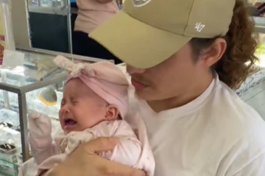 DOK JE BEBA VRIŠTALA OD PLAČA, MAJKA JE GOVORILA DA OVO VREDI BOLA: Korisnici na TikToku je "RAZAPELI", tvrde da nema srce jer je TO dozvolila!