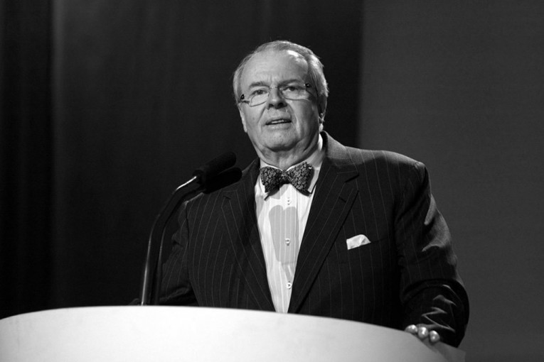 PREMINULO POZNATO TV LICE: Uzrok smrti čuvenog voditelja ledi krv u žilama!