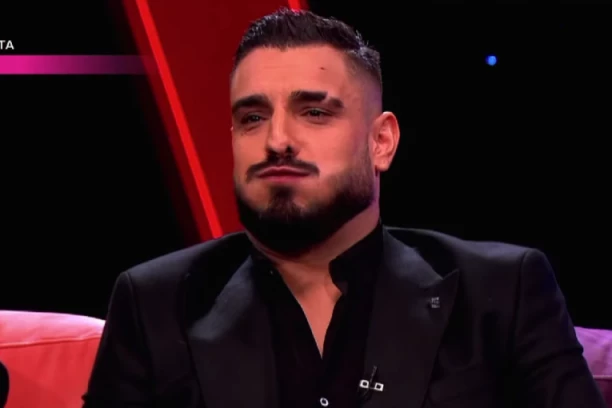 ŠOK TAJNA NAŠEG PEVAČA! Darko Lazić poseduje OVU DIPLOMU, a nikada se nije bavio svojom strukom - NIKADA nećete pogodi o čemu je reč!