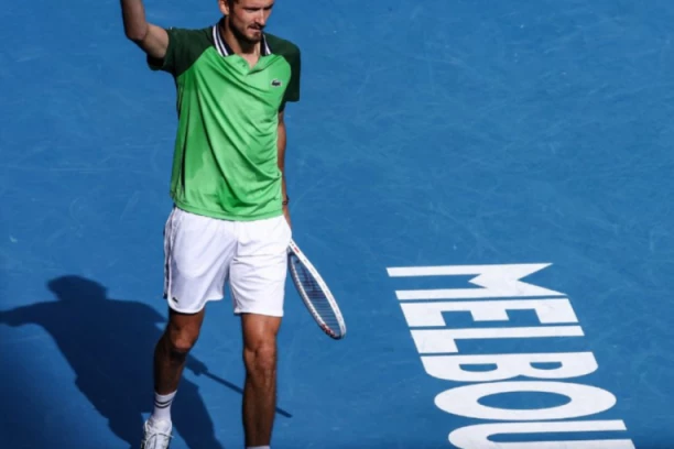 MEDVEDEV ČEKA KARLITOSA: Danil SLOMIO Hurkača i plasirao se u POLUFINALE Australijan opena!