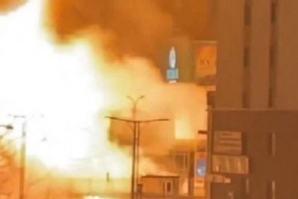 IMA MRTVIH I TEŠKO POVREĐENIH! Eksplozija u fabrici boja, zgrada sravljena sa zemljom, požar zahvatio i bolnicu!