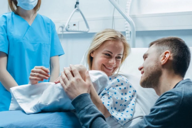 ISPOVEST ŽENE O MUKAMA TOKOM POROĐAJA: "Rekla mi je da sam glupača pa sam je momentalno izbacila iz sale!" (FOTO)