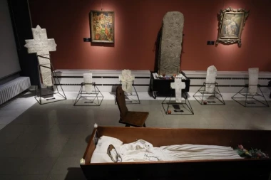 STRAH I TREPET:  Mrtvački sanduci, amajlije, krstovi i LOBANJE u Etnografskom muzeju!