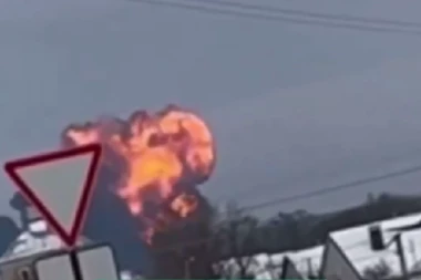 RUSKI AVION SE SRUŠIO KOD GRANICE SA UKRAJINOM! Bio pun ljudi! (FOTO, VIDEO)