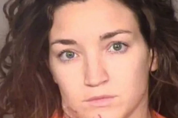 NEVIĐEN SKANDAL: Izbola dečka 108 PUTA, krv joj se slivala niz ruke, a dobila samo USLOVNU KAZNU! Evo kojim trikom se ova žena poslužila za TEŠKO UBISTVO