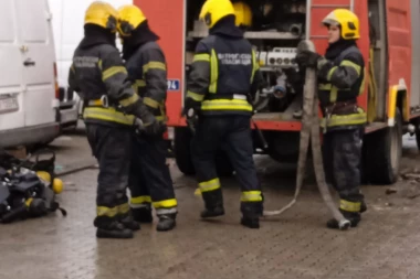 IMA POVREĐENIH! Izbio požar u radionici, ovo su novi detalji eksplozije u Zrenjaninu!