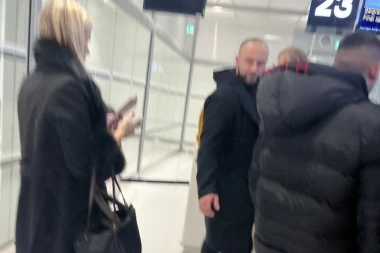 NAŠ PEVAČ I NJEGOVA TRUDNA SUPRUGA ZAROBLJENI TOKOM ESKALACIJE SUKOBA! Situacija izmakla kontroli, FANOVI ZABRINUTI!