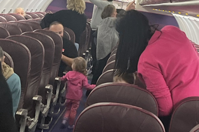 U avionu Dado se starao o mlađoj ćerki