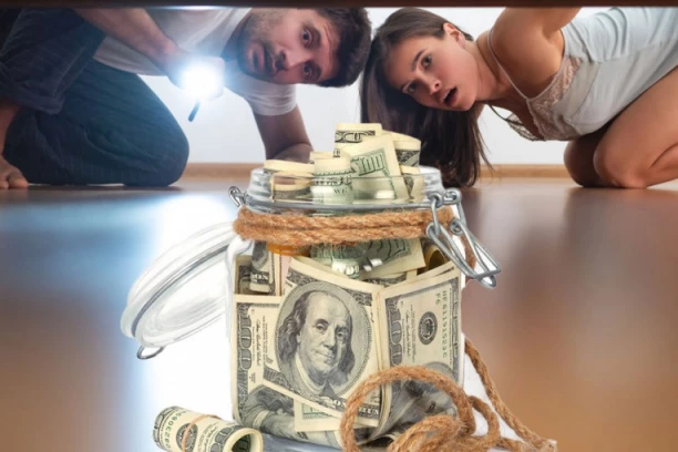 VEČERAS STAVITE OVO ISPOD KREVETA I PRIVUCITE NOVAC: Mnogi prave ogromnu GREŠKU i privlače BEDU u svoj dom!