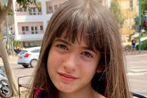 MIA (14)  SE UBILA ZBOG LAŽNIH GOLIŠAVIH SLIKA NA DRUŠTVENIM MREŽAMA! Roditeljima ostavila jezivo oproštajno pismo i poručila im: "VOLIM VAS, DOBRO STE ME VASPITAVALI, ALI NE MOGU VIŠE"!