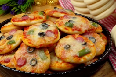RECEPT ZA NAJBRŽE MINI PICE: Spremaju se za svega 20 minuta, a nestaju dok trepnete!