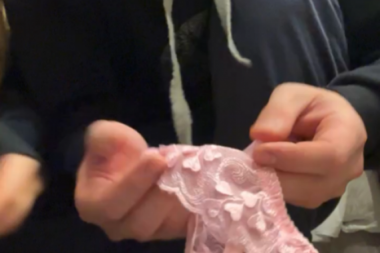 Ema Radujko i Desingerica razvukli njen donji veš 3. deo