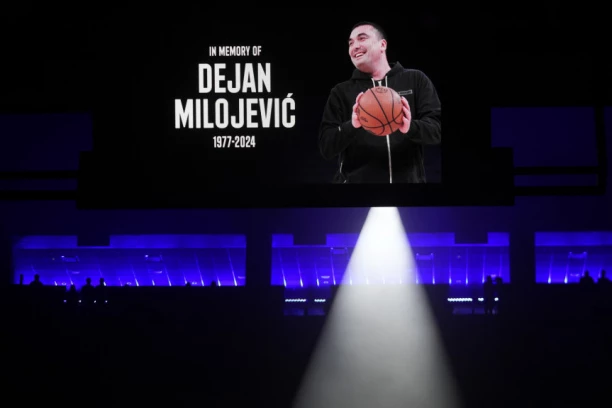 PRETUŽNO: Bogdanović i Kokoškov u RASTROJSTVU tokom oproštaja od Miloja (FOTO)