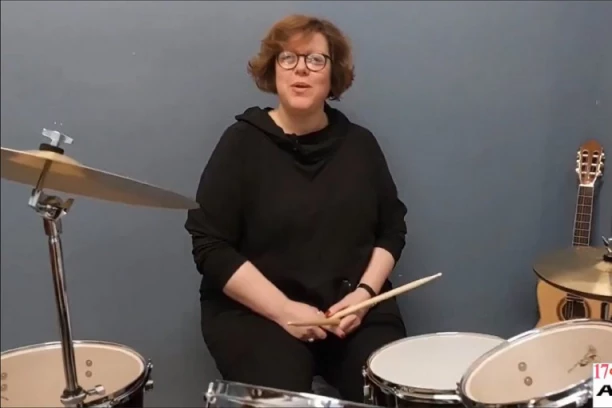 VELIKO BRAVO ZA OVU DIREKTORKU! Učenicima u Aleksincu je kupila bubanj da naprave rok bend: To je protivteža turbo folku i šundu kojim smo zatrpani