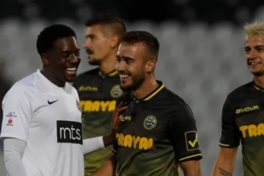 PRIČALO SE O NJEGOVOM TRANSFERU: Sada je sve zvanično - osvanula je slika sa dresom novog kluba!