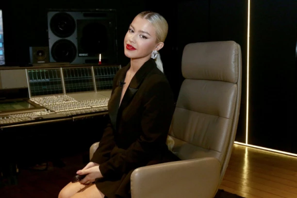 EMA RADUJKO POTVRDILA DA JE TRUDNA: Pevačica otkrila u kom je MESECU, čestitke pljušte na sve strane!