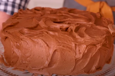 ĐAVOLJU TORTU SIGURNO NISTE PROBALI I TO VAM JE VELIKA GREŠKA: Neverovatan spoj čokolade, toliko je slatka!