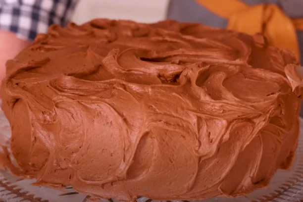 ĐAVOLJU TORTU SIGURNO NISTE PROBALI I TO VAM JE VELIKA GREŠKA: Neverovatan spoj čokolade, toliko je slatka!