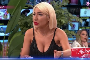 SVI PRIČAJU O TRUDNOĆI JOVANE JEREMIĆ, A EVO KAKO ONA IZGLEDA OVOG JUTRA: Uživo u programu pokazala BUJNE GRUDI, a tek OVAJ detalj da vidite!