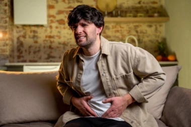 RAK PANKREASA I KAKO GA PREPOZNATI: Ovo su 8 uobičajenih simptoma, jedan se javlja odmah posle jela! (FOTO)