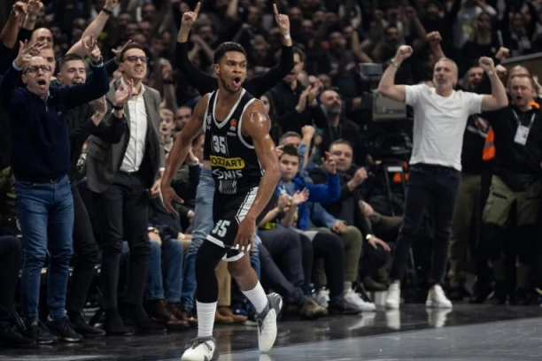 JUNAK PARTIZANA PI-DŽEJ DOUŽER: "Samo POŠTUJ Obradovićev plan i REZULTAT će DOĆI"!