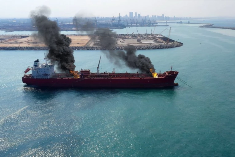 STRAŠNA EKSPLOZIJA! TONE TANKER PUTINOVE "FLOTE IZ SENKE"?  Ovo je strašan udarac zbog onoga što je bilo na brodu!