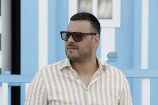 OVO JE JEDINI MUŠKARAC KOJI SE POJAVIO NA SVIM PRIJOVIĆKINIM KONCERTIMA! Napisao je njene najveće hitove, ukrstili su glasove u emotivnoj baladi, a KIDA KAKO PEVA! (VIDEO)