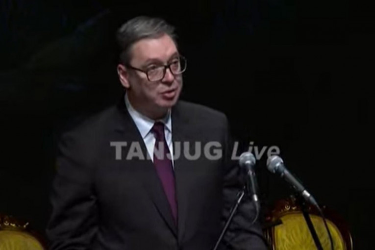 "NAMA JE, KAO I SVETOM SAVI, JASNO DA SU MIR I JEDINSTVO JEDINI NAČIN OPSTANKA": Vučić na Svetosavskoj akademiji u Skoplju