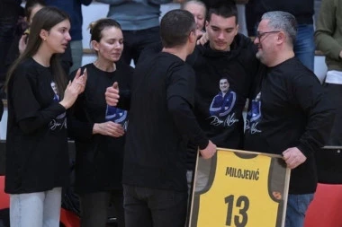 REKA SUZA TEKLA HALOM: Prvi klub Dejana Milojevića se oprostio od legende (FOTO)
