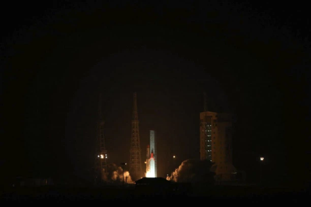 IRAN ISTOVREMENO LANSIRAO TRI SATELITA! Feniks upotrebljen PRVI put, lansiranje uteralo strah Evropi - mogli bi to iskoristiti za nešto UŽASNO!