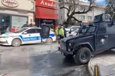 NAPADNUTA CRKVA U ISTANBULU, IMA MRTVIH! Napadači se molili, pa otvorili vatru po vernicima!