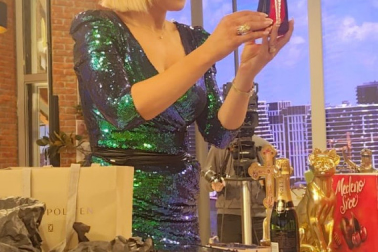 Jovana Jeremić dobila poklon od Dejana Milićevića na Pinku