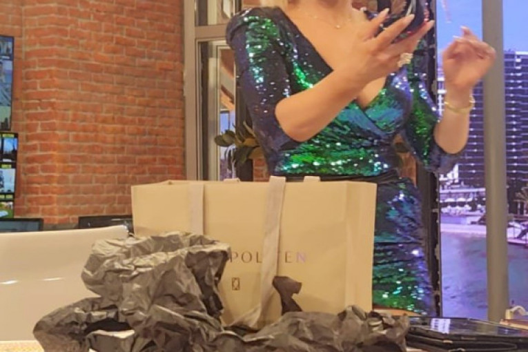 Jovana Jeremić dobila poklon od Dejana Milićevića na Pinku