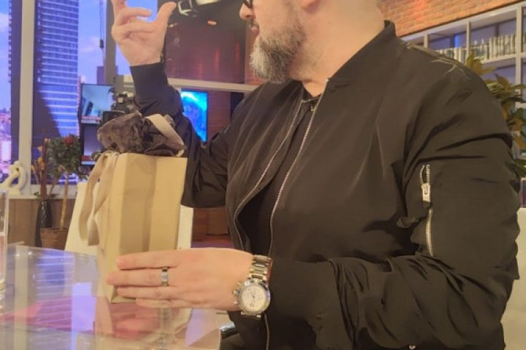 Jovana Jeremić dobila poklon od Dejana Milićevića na Pinku