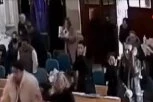 SNIMLJEN TRENUTAK NAPADA! OVAKO SU NAPADAČI UPALI U CRKVU I UBILI VERNIKA NAOČIGLED PRISUTNIH: Kamera zabeležila SAV UŽAS zločina u Istanbulu! (VIDEO)