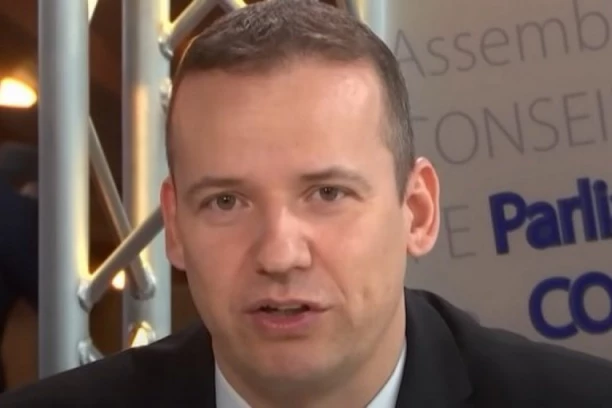 HTEO DEO VOJVODINE U MAĐARSKOJ, SRBIJA MU ZABRANILA ULAZ U ZEMLJU, A SADA HOĆE PARČE UKRAJINE: Ko je Laslo Torockaj koji je danas šokirao Evropu?