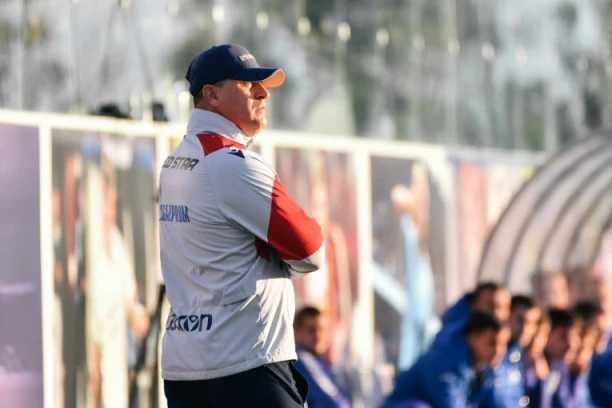 MILOJEVIĆ U PROBLEMU! Zvezda će se još NAČEKATI na dolazak najboljeg igrača! (VIDEO)