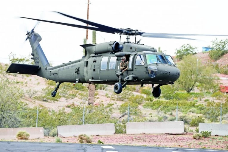 HELIKOPTER SE SRUŠIO NA TENISKI TEREN! Drama u prestonici, hitna pomoć na licu mesta (VIDEO)