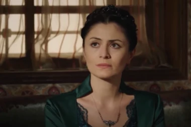 VOLELI STE JE KAO FERHUNDE I ŠAH SULTANIJU: O njenim ljubavima SVI su brujali, turska glumica se SKRASILA SA NJIM