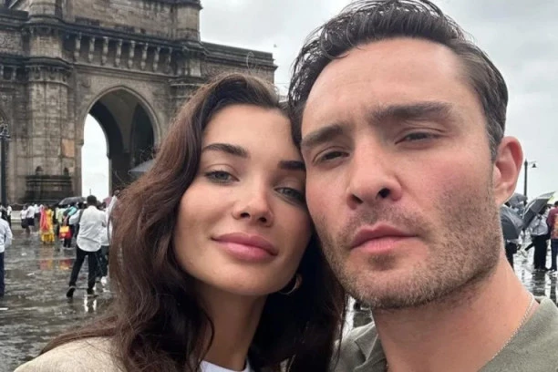 ČUVENI ČAK BAS IZ SERIJE "TRAČARA" STAJE NA LUDI KAMEN: Ovaj prizor slomiće mnoga ženska srca! (FOTO)