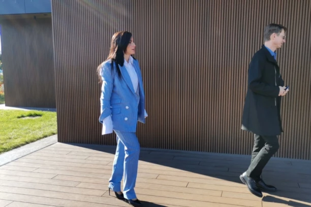 FOTO UBOD: Ivana Španović po prvi put u javnosti nakon razvoda (FOTO)
