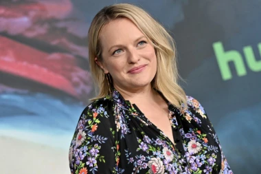 POZNATA GLUMICA SLOMILA KIČMU! Zaletela se na ZID, ostala NEPOKRETNA na licu mesta!