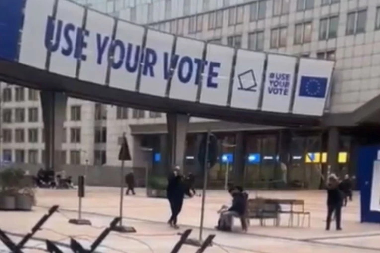 OVAKO U BRISELU DISCIPLINUJU DEMONSTRANTE! Bodljikava žica na sve strane, a u Srbiji... (VIDEO)