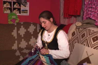 "KAŽU SMRDIŠ NA STOKU, A JA NJIMA - AKO!" Saška ima 10 bikova, 10 krava, 26 ovaca i još mnogo životinja - U GRAD NE BI NI ZA ŽIVU GLAVU: Ovde se dobro živi! (FOTO)