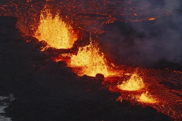 PLAVA LAGUNA HITNO EVAKUISANA: Očekuje se velika erupcija vulkana u narednim satima! (FOTO)