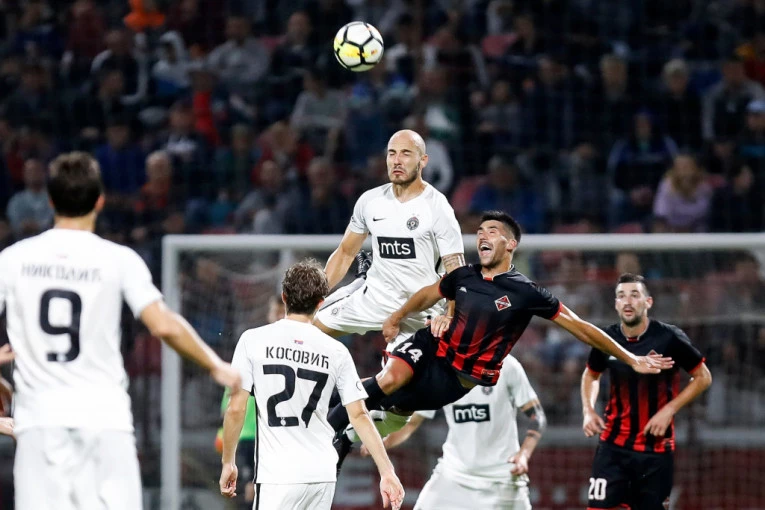 NAKON ŠTO NIJE DOŠLO DO DOGOVORA SA BIVŠIM KLUBOM, ISKUSNI FUDBALER IPAK MENJA SREDINU: Ubuduće će nositi crveno-beli dres - predstavljaće važnu kariku u ostvarenju zacrtanih ciljeva!