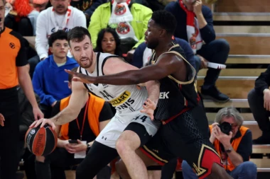 MONAKO ZATRPAVA KOŠ NENORMALNIM ŠUTEVIMA! Kneževi se BRANE SREĆOM! Lojd ŠOKIRAO CRNO-BELE SA POLA TERENA!