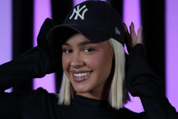 NAŠA PEVAČICA PRIZNALA SVE O VELIKOM PROBLEMU! Ema Radujko javno objavila sve, muku muči sa dečkom!