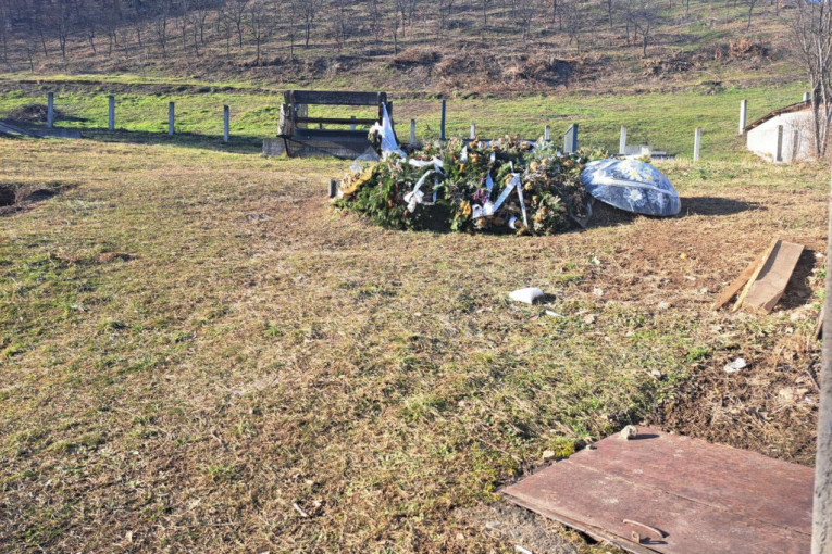 Grob Mihaila Januševića izopšten na groblju