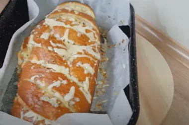 VEŠTAČKA INTELIGENCIJA NAPRAVILA HLEB SA "UKUSOM LJUBAVI": Mušterije čekale u redu 45 minuta da bi ga probale, evo od čega je (FOTO)